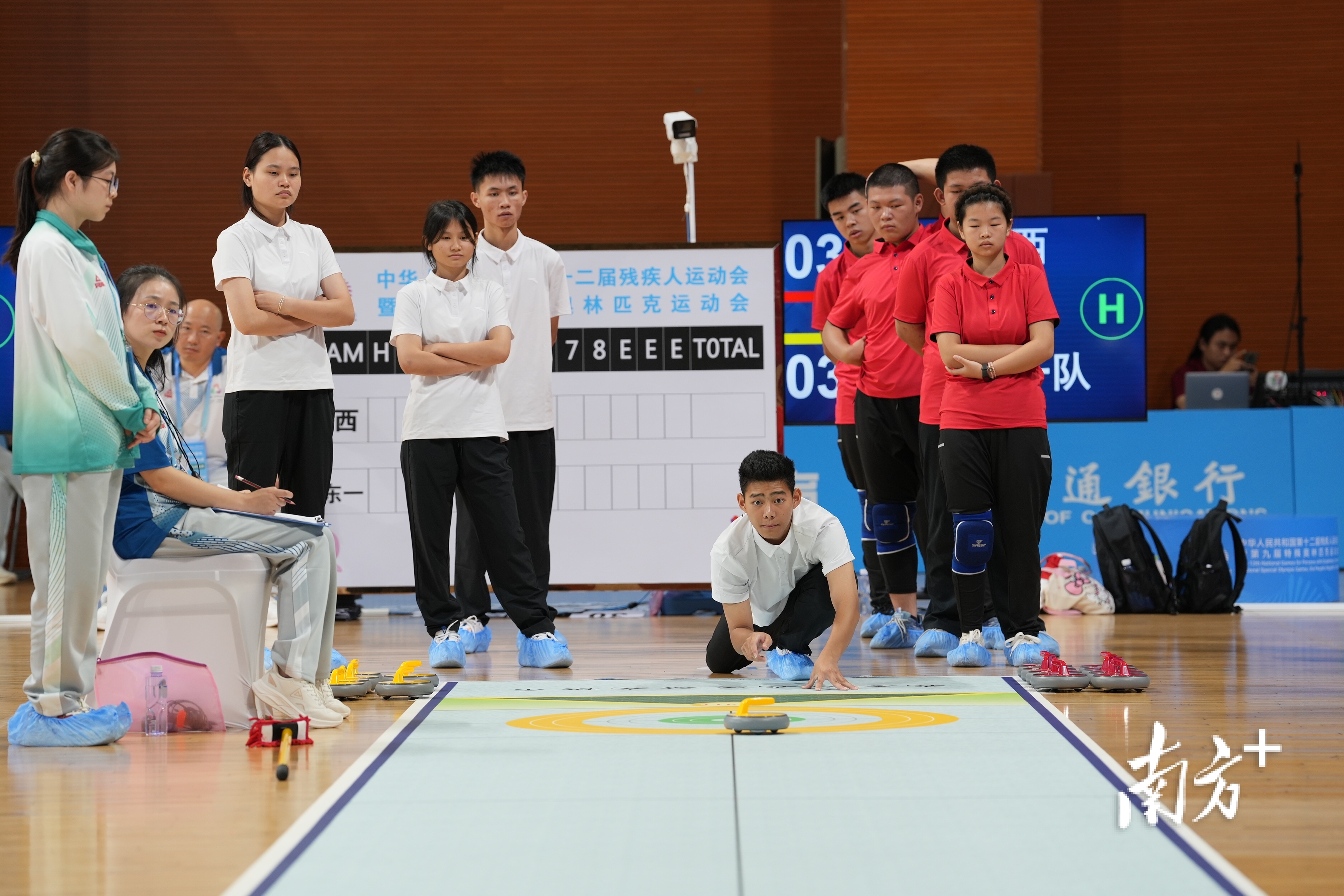 用接送车辆, 南方报业传, stron